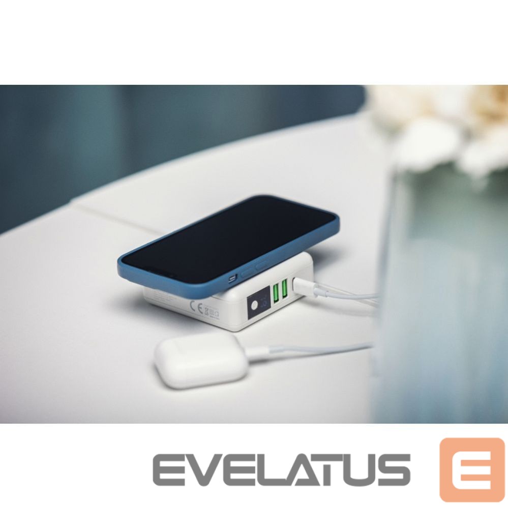 Adapteris Forcell Multifunction charger Forcell F-Energy 4in1 2 x USB A + USB C 15W + power bank 8000mAh + wireless charging white