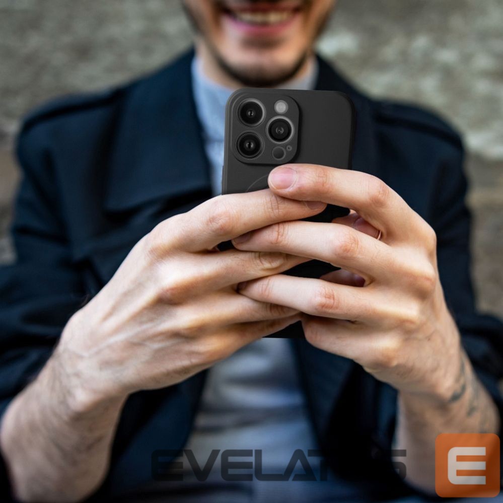 Aizmugurējais vāciņš OEM - Case for iPhone 16 Silicone Mag Cover compatible with MagSafe (camera protection) black