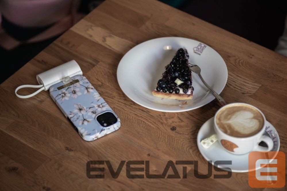 Ārējais akumulators Forcell Powerbank Forcell F-Energy Power Plug F5K3 PD 20W 5000 mAh with built-in connector Lightning white